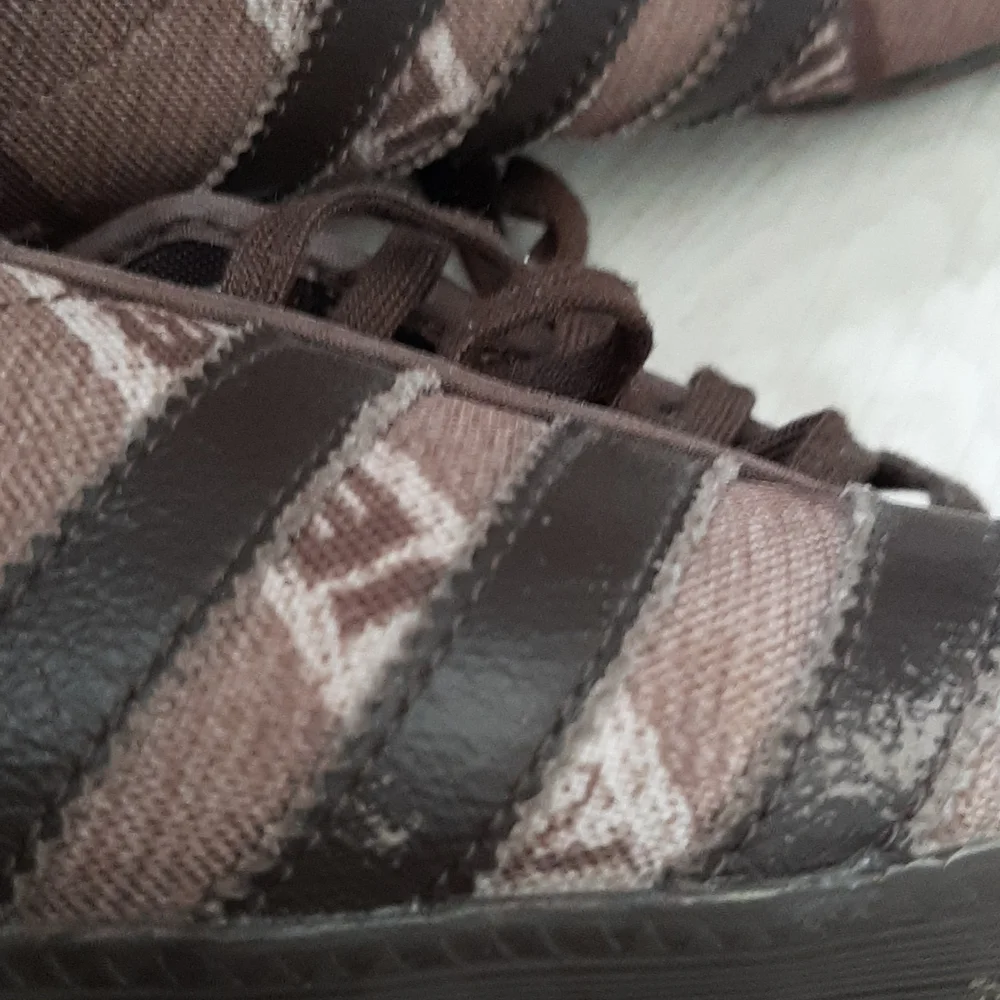 Jeremy scott Adidas runners size 9 men's - Picture 8 of 8